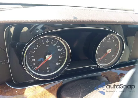 2018 Mercedes-Benz E 300 4Matic z USA, uszkodzony, nr VIN WDDZF4KB9JA362051